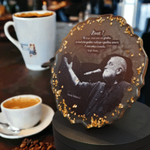 Drveni medaljon s omiljenim likom - personalizirani poklon