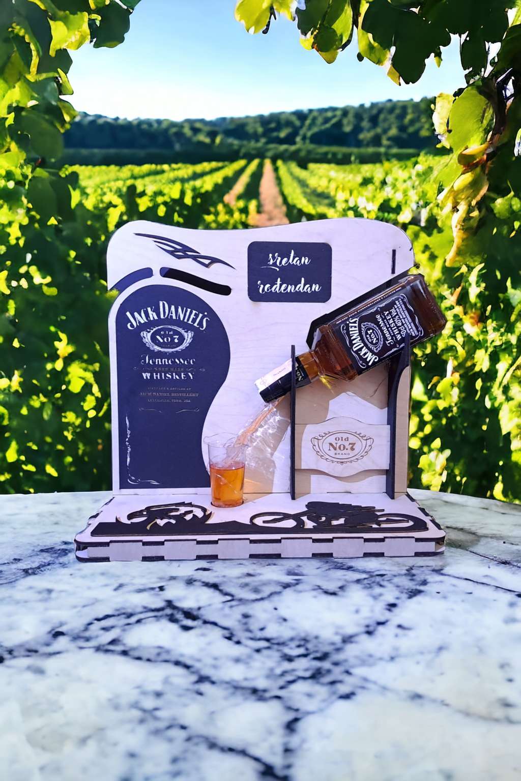 Stalak u vinogradu za Jacky ili liker - personalizirano